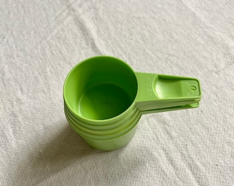 RARE VINTAGE SET OF 4 TEAL GREEN RIBBED NESTING MEASURING CUPS