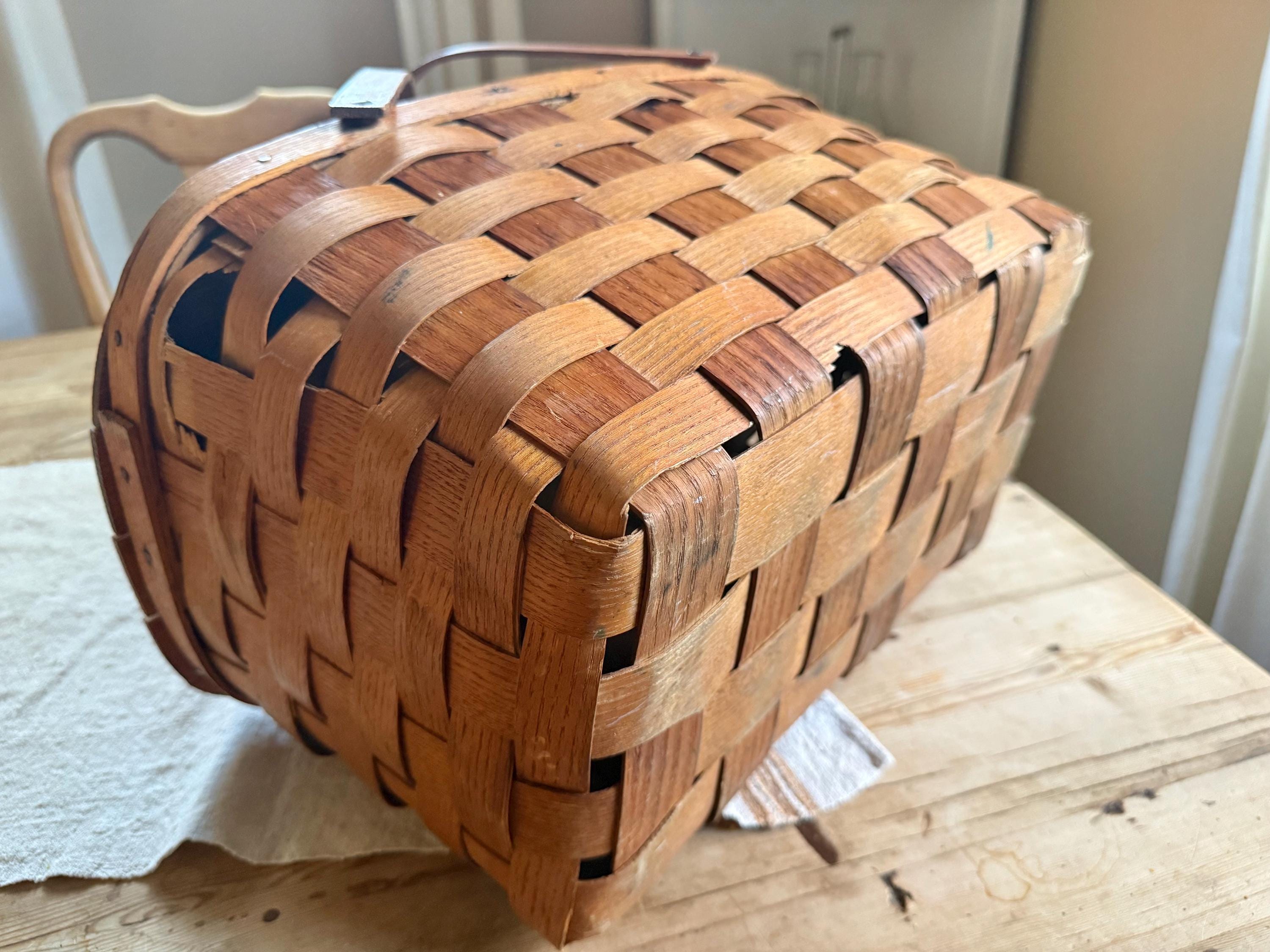 Large 1950s Vintage Wov-n-wood Picnic Basket by Jerywil With