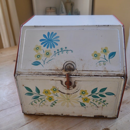 Vintage Metal White shops Floral Bread Box with Two Shelf Compartments / Vintage Metal Tin Bread Box