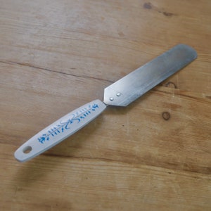 Rare Vintage Cake Icing Spreader Blue Tuplip Floral Handle / Stainless Steel Japan Cake Frosting Spreader / Vintage Icing Spreader Spatula