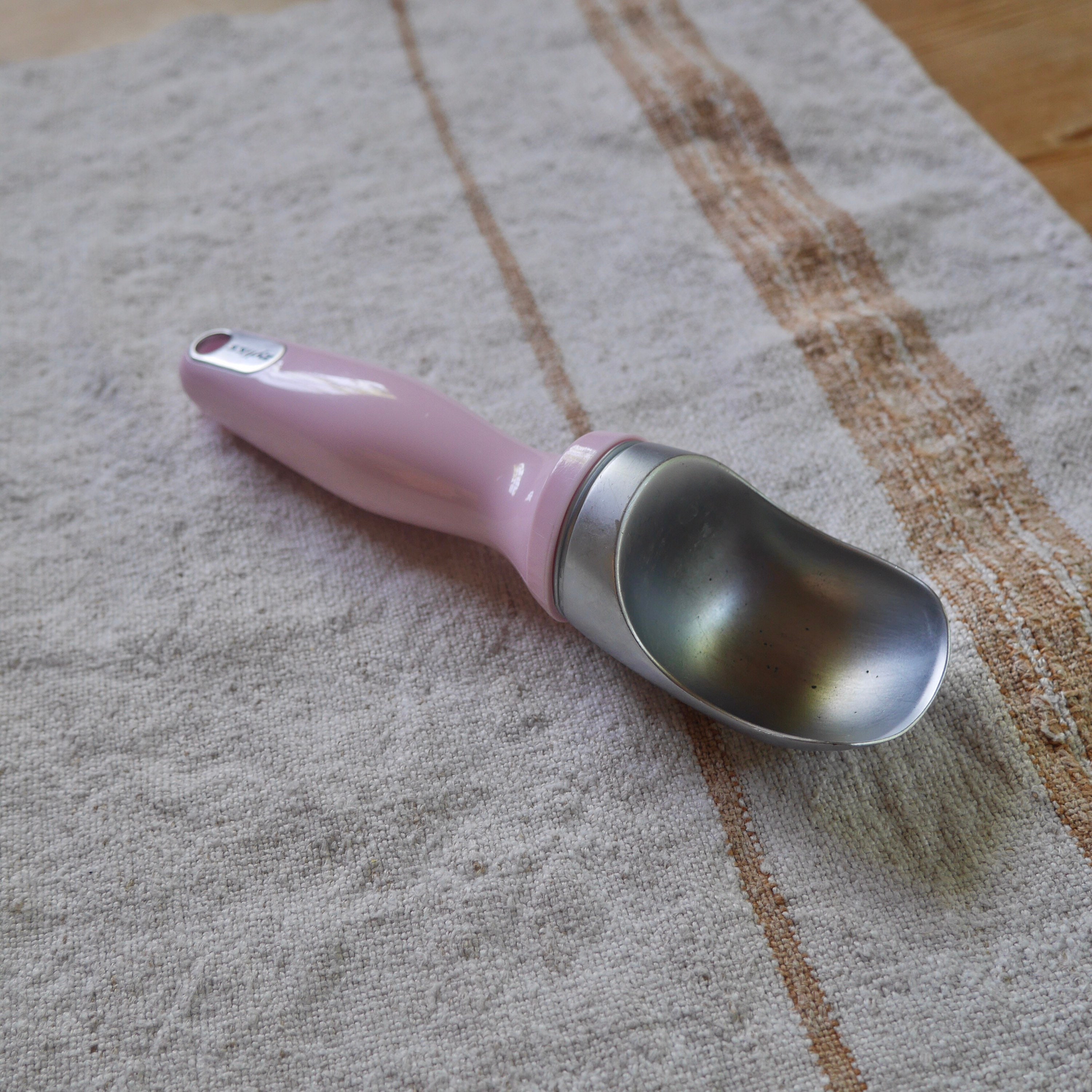 Zyliss Ice Cream Scoop With Pink Handle / Pink Handle Ice Cream Scooper  Kitchen Utensil 