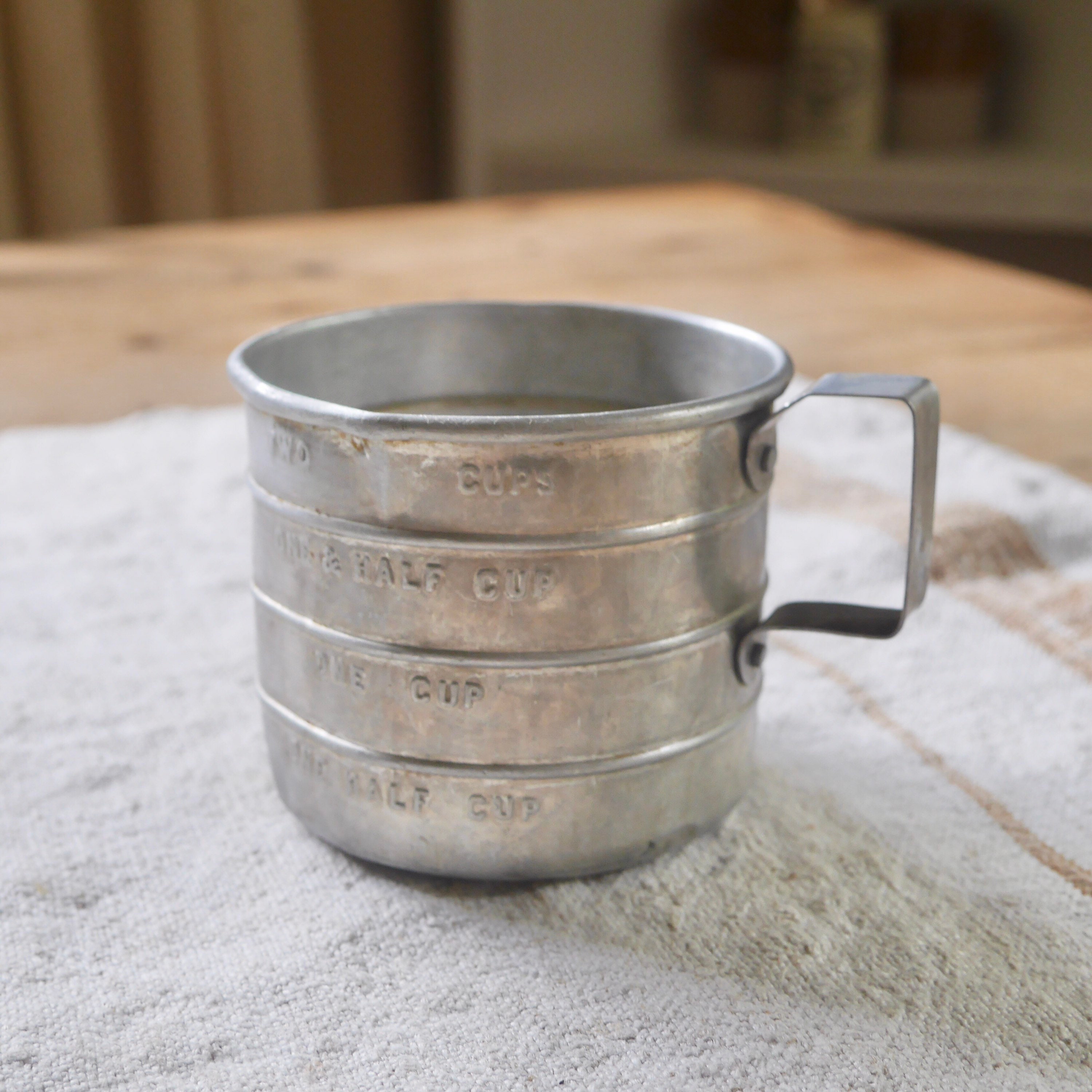 Vintage Tin 2 Cup Measuring Cup W Handle, 1950s Measuring Cup, Farmhouse  Kitchen Tool Decor 