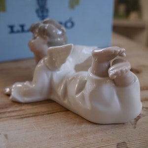 Authentic Porcelain Angel Lladro Figurine Reclining #4541 with Original Box image 4