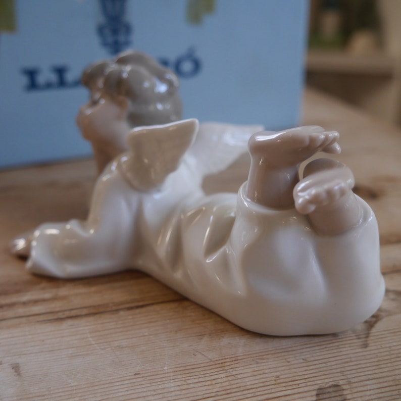 Authentic Porcelain Angel Lladro Figurine Reclining #4541 with Original Box image 4
