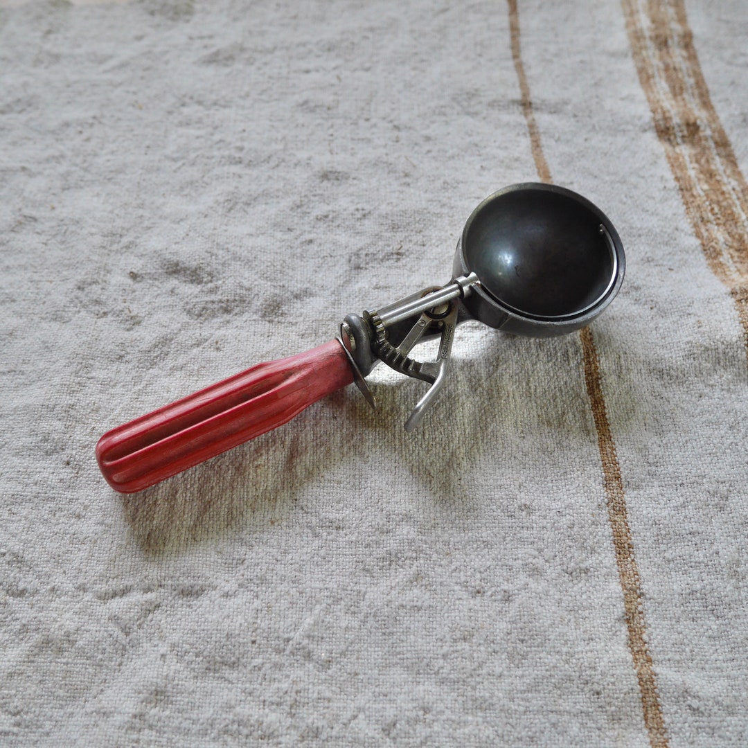 Vintage Peerless Ice Cream Scoop With Red Bakelite Handle / Red Handle Ice Cream Scooper Kitchen