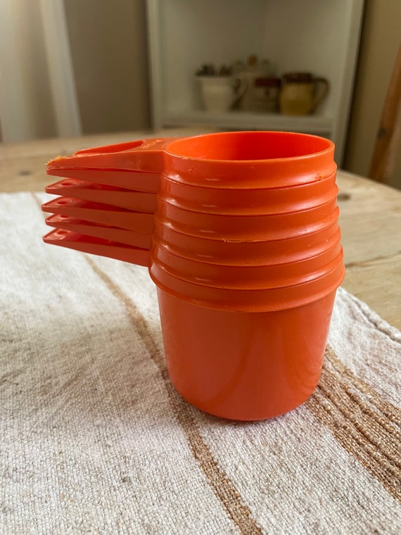 Set of 6 Orange Tupperware Measuring Cups 1/4, 1/3, 1/2, 2/3, 3/4, 1 Cup  Vintage 