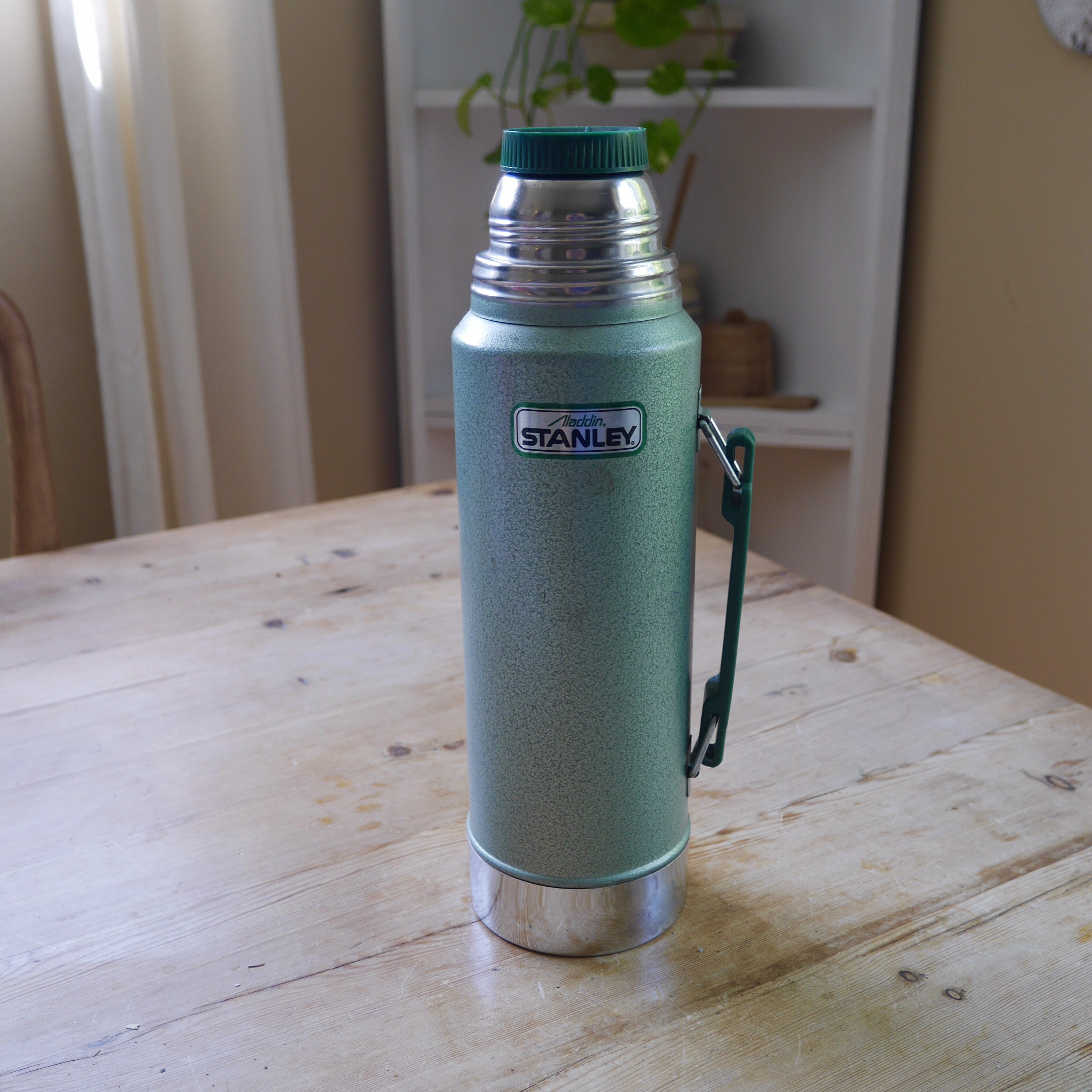 Vintage Stanley Aladdin Thermos Green Insulated Vacuum Thermos With Handle  1 Quart 