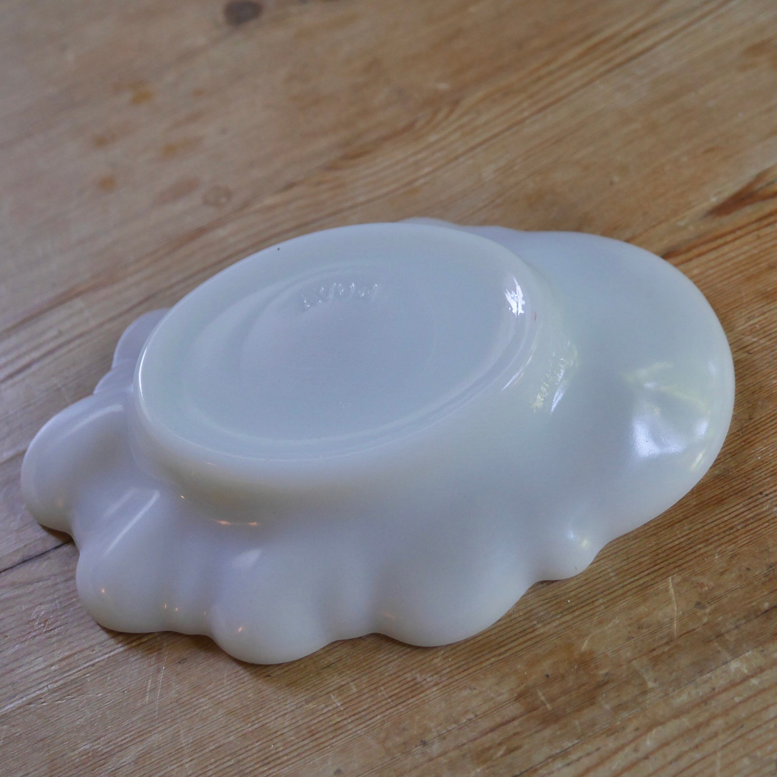 Avon White Milk Glass Sea Shell Angle Soap Dish / Vintage Avon Etsy