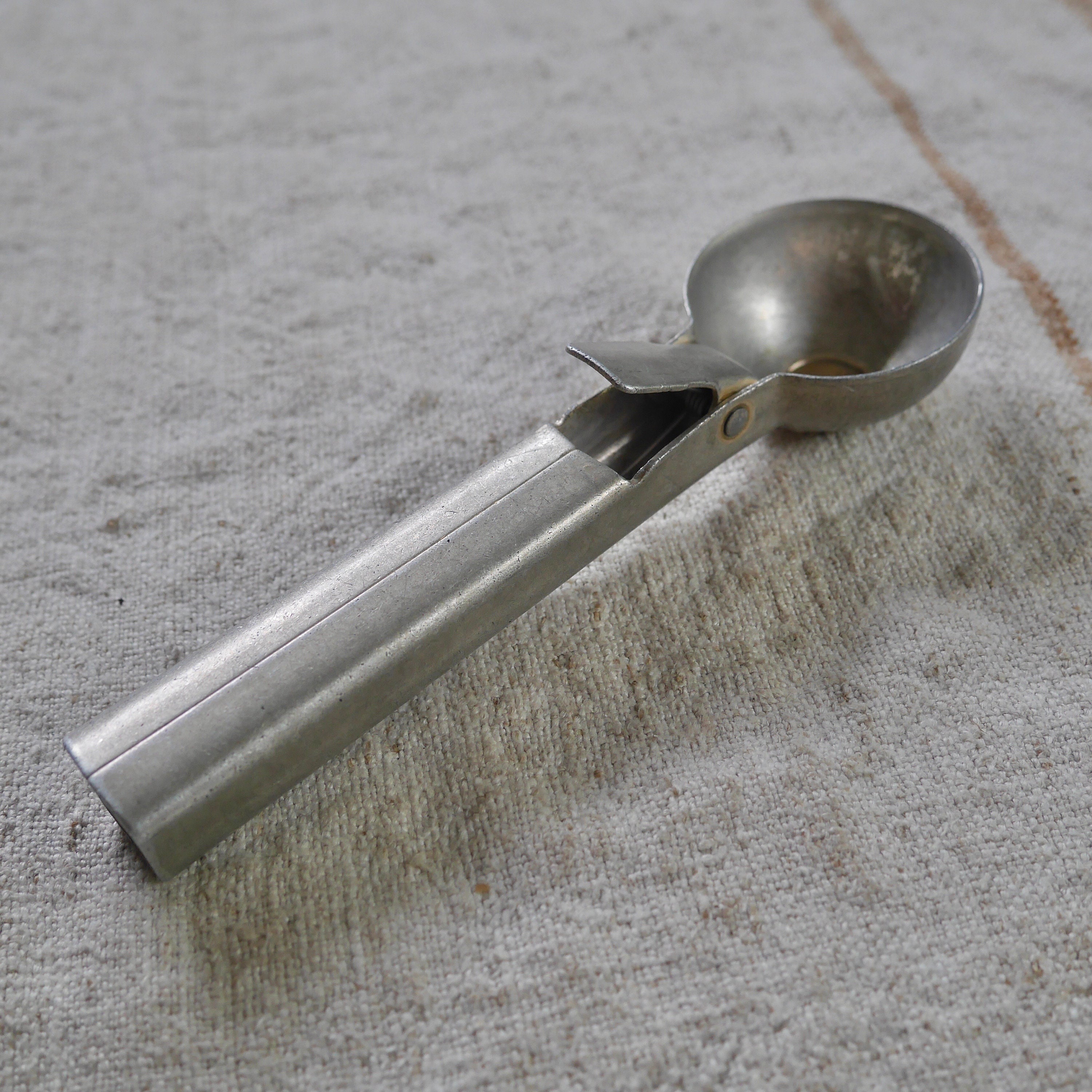 Vintage Metal Ice Cream Scoop With Flipper Press / Ice Cream