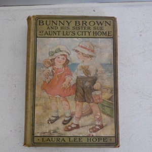 Bunny Brown and his Sister Sue at Aunt Lu&#39;s City Home by Laura Lee Hope - 1st Edition 1916