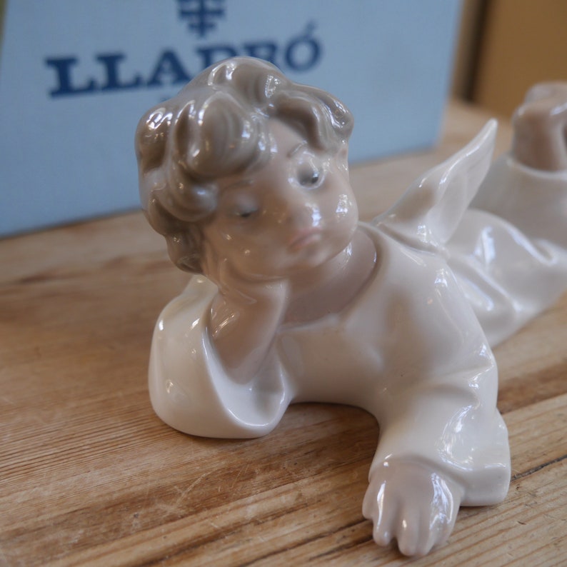 Authentic Porcelain Angel Lladro Figurine Reclining #4541 with Original Box image 2