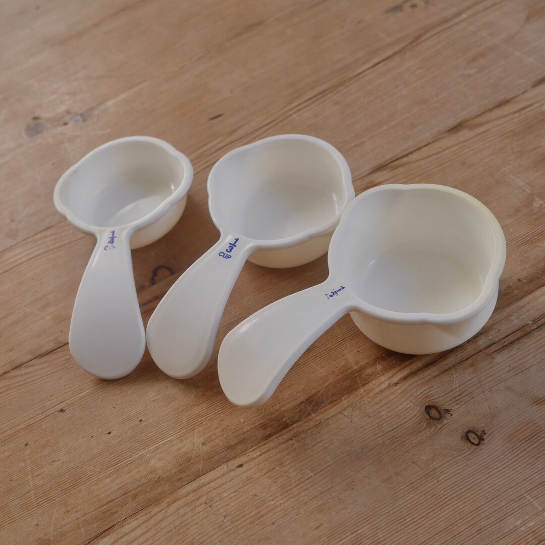 Vintage White Tupperware Measuring Cups / Set of Threetupperware White
