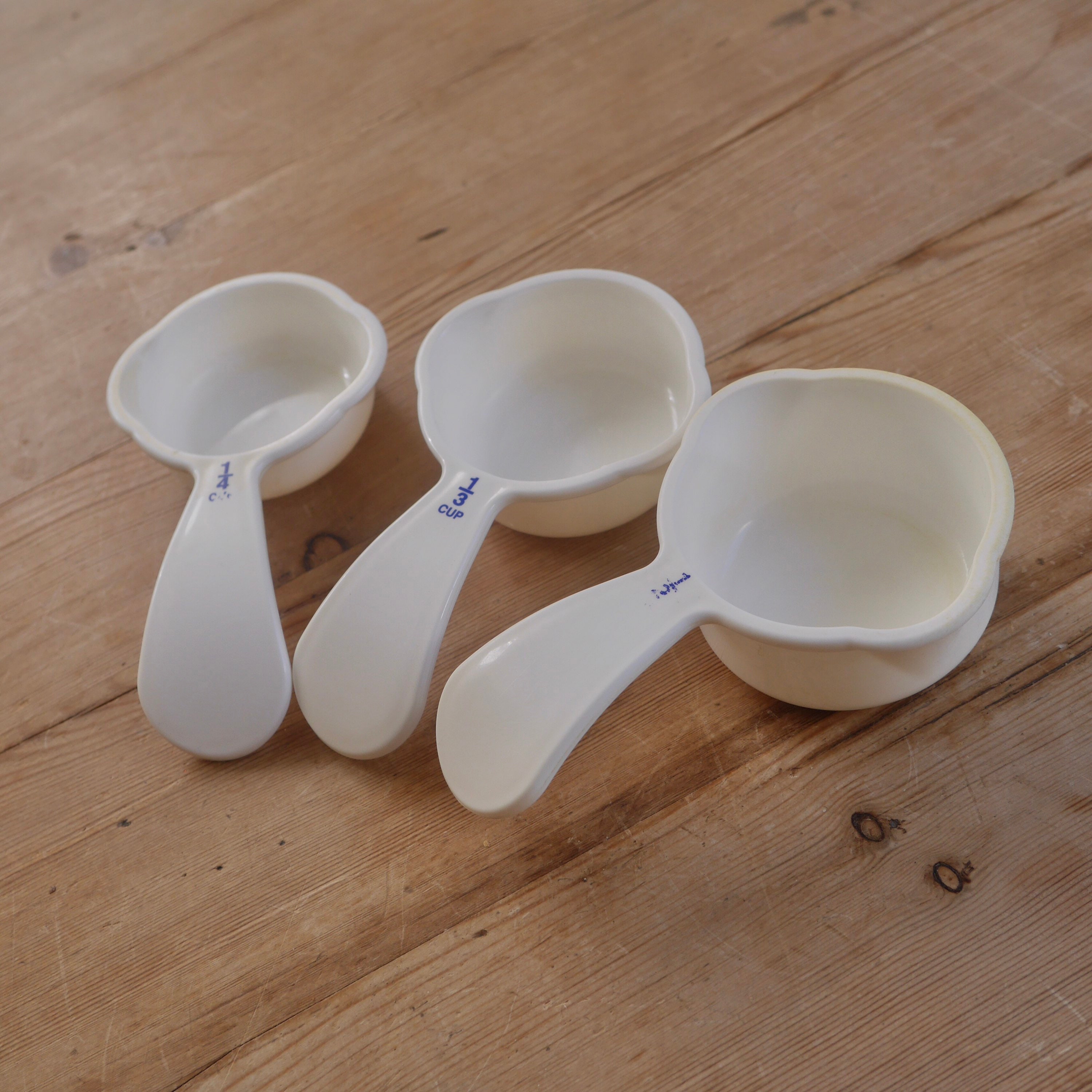 4 White Tupperware Measuring Cups, Plastic Kitchen Tools Oak Hill