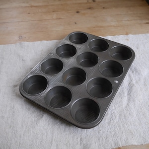 Ecolution Bakeins XL 6 Cup Muffin and Cupcake Pan PFOA, BPA, and PTFE Free Non-Stick Coating Heavy Duty Carbon Steel