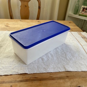 Tupperware XLarge Container/Bread Keeper for Sale in Lemon Grove, CA -  OfferUp