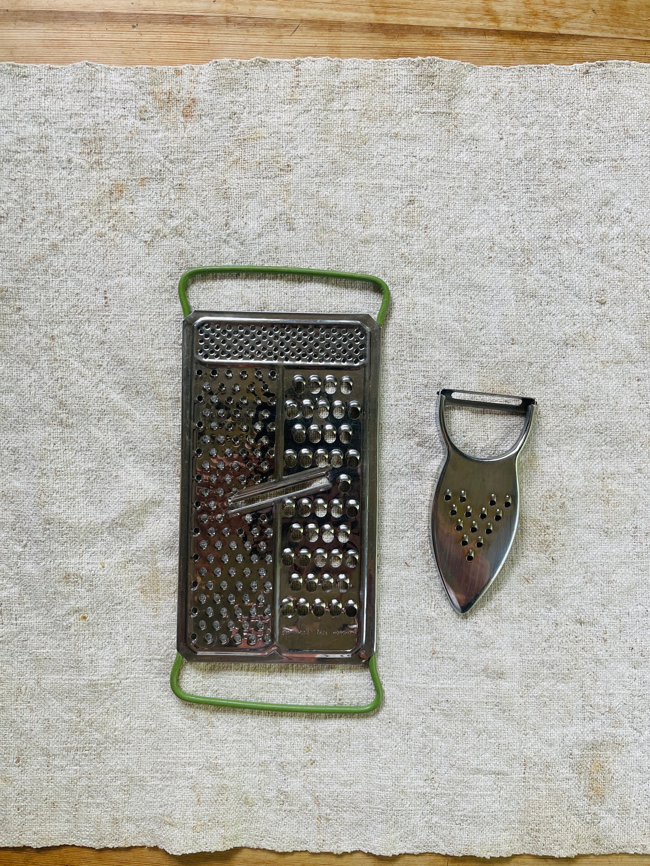 Vintage Metal Cheese Grater, All In One Mid Century Grater, Mid Century  Kitchen Gadgets, Shabby Chic Decor