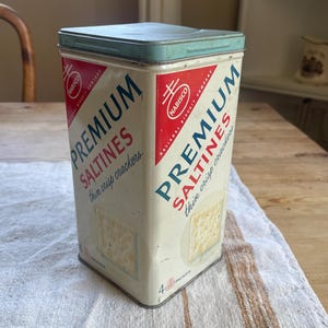 1950s Bilingual Premium Nabisco (National Biscuit Company) Saltine Cracker Tin, Nabisco Red White Blue Saltine Cracker Vintage Can #3053