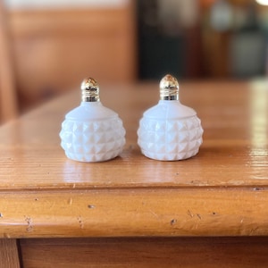 Vintage Hobnail Milkglass Salt and Pepper Shakers / Small White MilkGlass Salt and Pepper Shakers