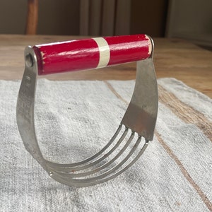 Vintage EKCO Pastry Blender Wire Dough Mixer, Red Wood Handle Dough Blender