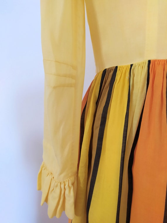 Vintage 1970s Ruffled Neck Striped Two-Tone Maxi … - image 5