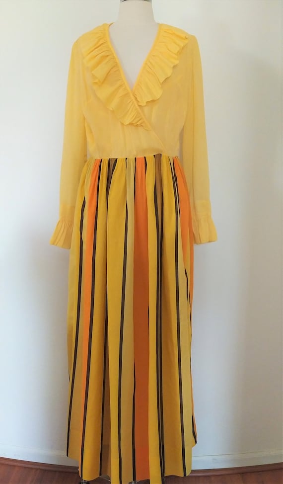 Vintage 1970s Ruffled Neck Striped Two-Tone Maxi D