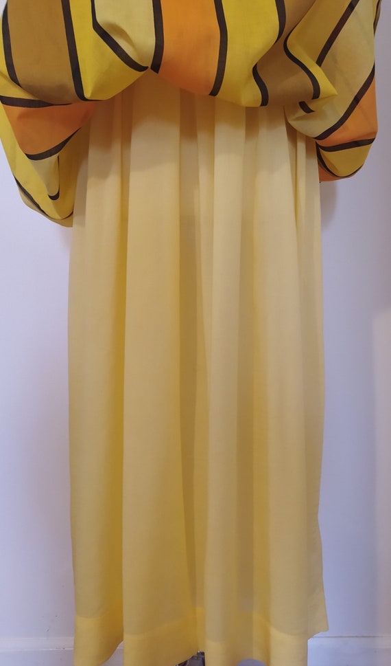 Vintage 1970s Ruffled Neck Striped Two-Tone Maxi … - image 7