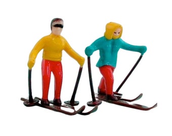 3 - スキーに乗ったサンタの装飾 - カップケーキトッパー - ツリーの下