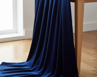 Tela elástica de terciopelo azul rey de 58" de ancho para disfraces. Se vende cortada a medida.