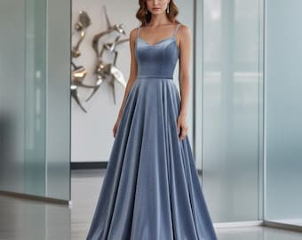 Tela elástica de terciopelo azul cielo de 58" de ancho para disfraces. Se vende cortada a medida.