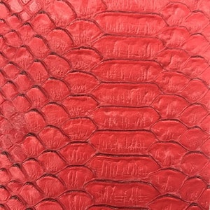Rouge mat, capitonnage imitation cuir effet serpent de 53/54 po. de large, tissu vinyle PVC imitation cuir imitation peau de serpent vipère 3D par mètre