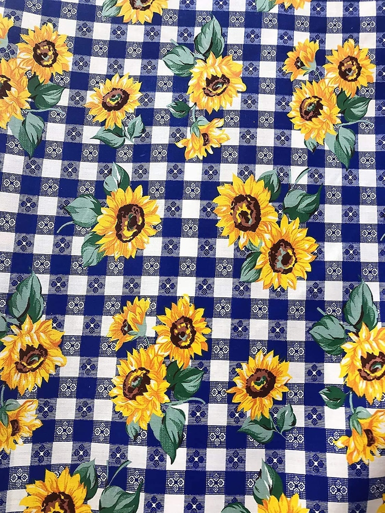 Peut inclure: Tissu &agrave; carreaux bleus et blancs avec un motif r&eacute;p&eacute;titif de tournesols jaunes. Le tissu a un aspect et une sensation vintage.