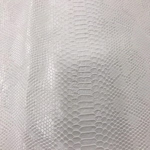 Wit, 53/54&quot; brede nepleren slangenleer bekleding, 3D-slangenhuidtextuur kunstleer PVC-vinyl stof op maat gesneden