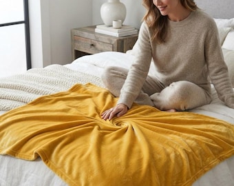 Tela Minky lisa de color amarillo oscuro, 100% poliéster, 58" de ancho / Peluches / Mantas