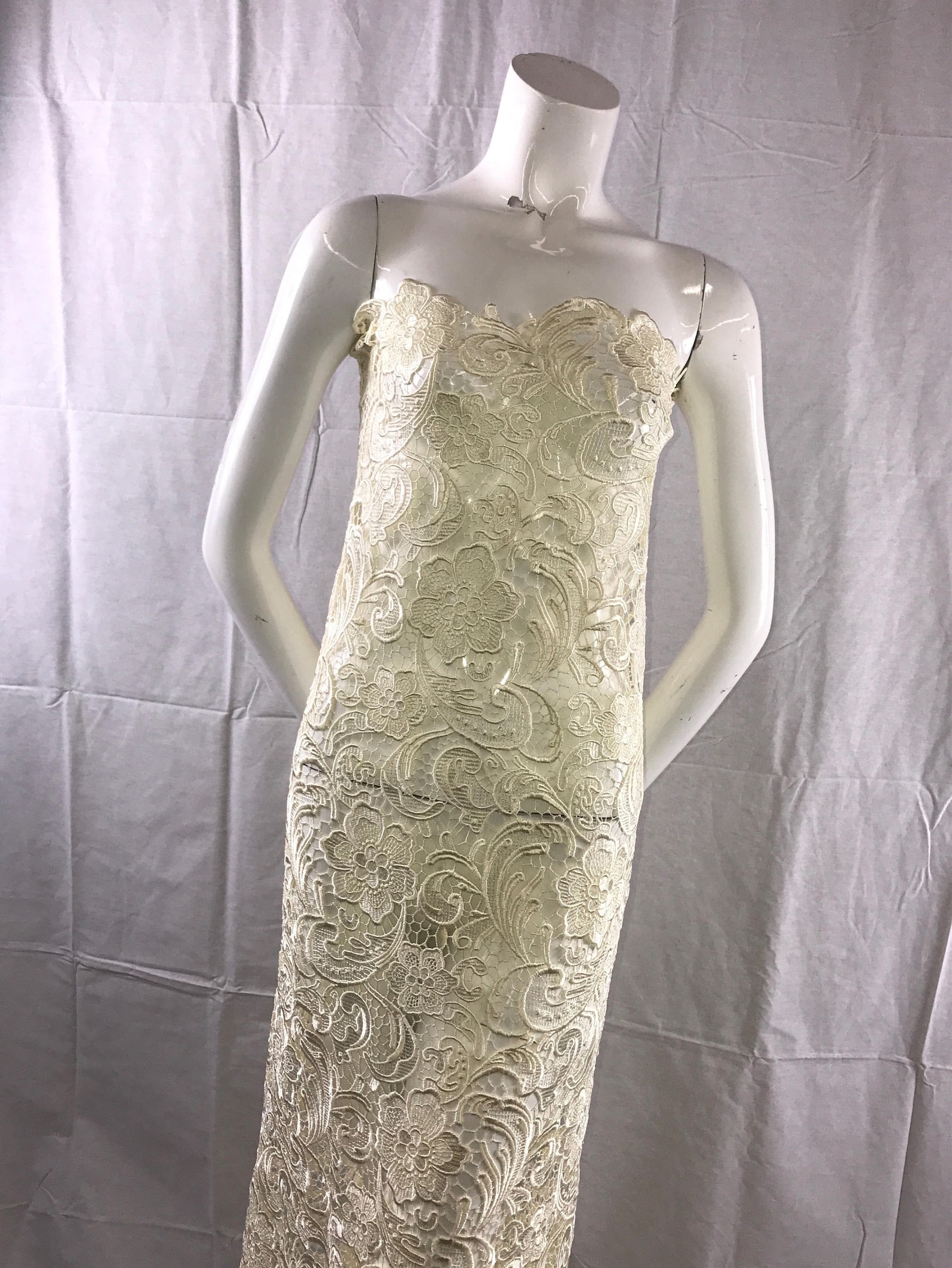 Ivory paisley flower guipure, wedding/bridal/prom/nightgown fabric sold by the yard