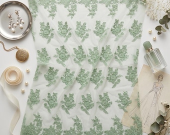 Tissu en dentelle florale perlée vert sauge par mètre, dentelle de maille brodée de luxe pour robes de mariée, robes de bal, tissu de couture