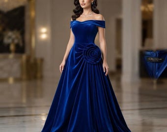 Tela elástica de terciopelo azul rey de 58" de ancho para disfraces. Se vende cortada a medida.
