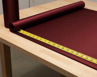 Bordeauxrode nylon-spandexstof, 147 cm breed met 4-way stretch voor badkleding en kostuums.
