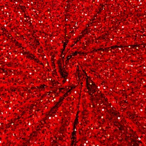 Econômico vermelho com lantejoulas brilhantes em veludo elástico de 2 vias, vendido por metro.