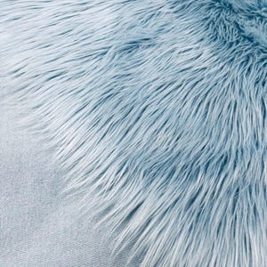 Babyblauwe lange stapel zachte namaakbontstof voor bontpak, cosplaykostuum, fotorekwisiet, sierstrip, sierkussen, knutselen.