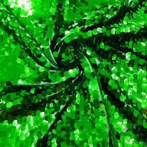 Groene glanzende ronde paillettenpaillette op groene gaasstof/54 inch breed/cosplaystof/bal/achtergronden.