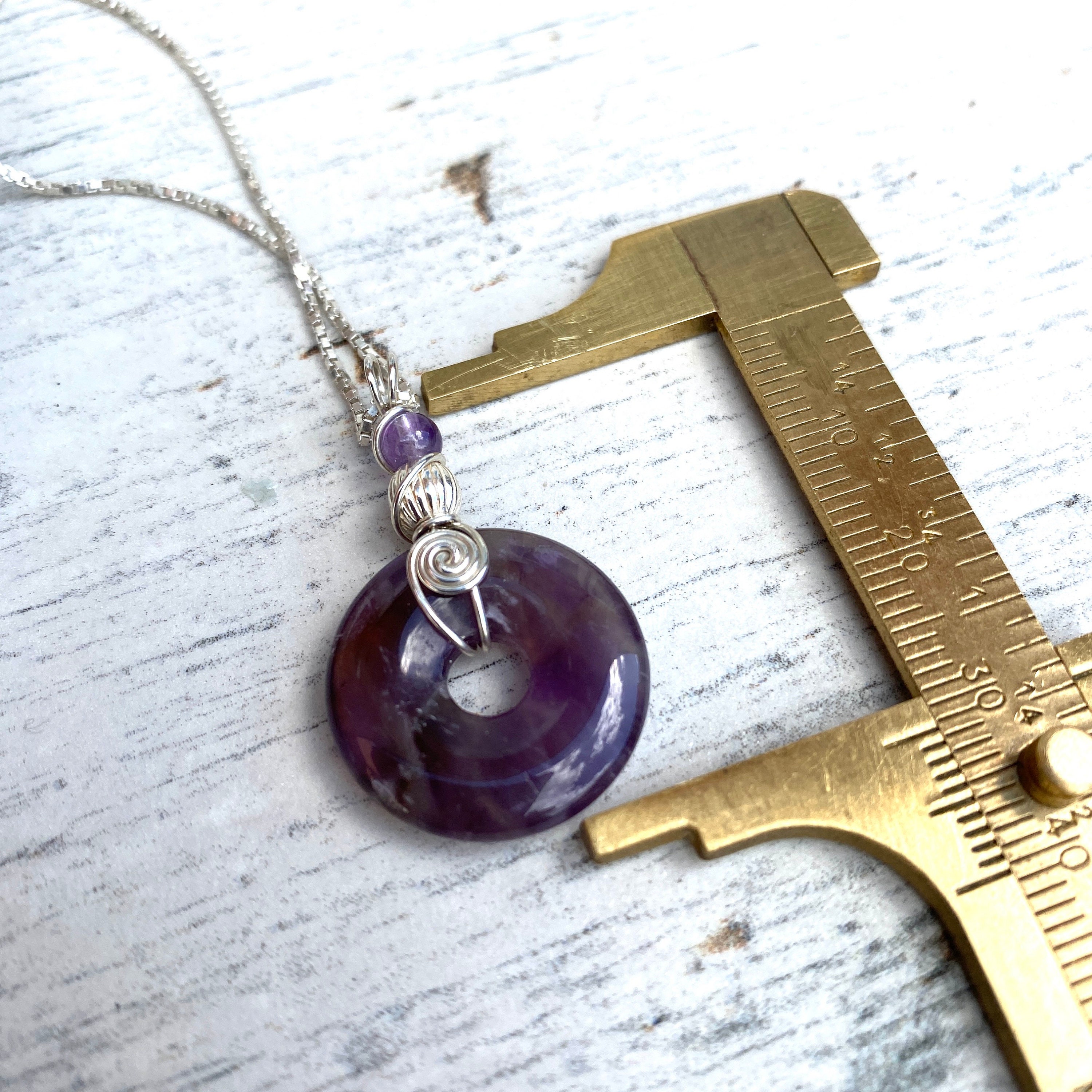 PRINCESS CUTENESS STORE Katherine Pierce - Collana Con Ciondolo Anti-luce Solare Con Lapislazzuli Vampiro, Medio, Resina, Nessuna Pietra Preziosa - Foto 6