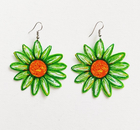 Green daisy earrings deals