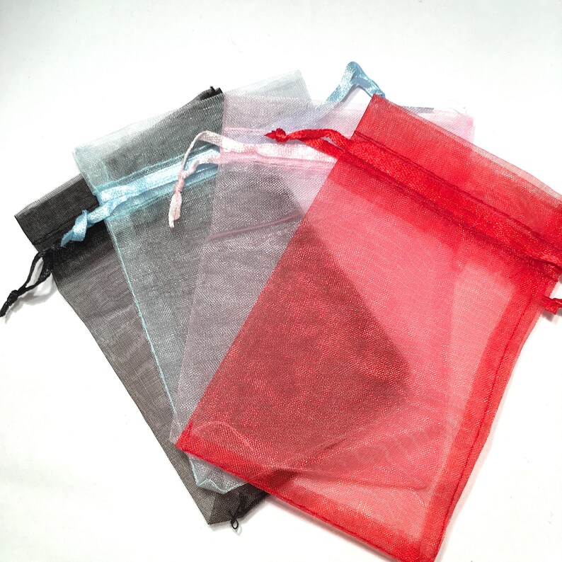 Gift van presentatie 2 - middelgrote organza zakje (4 kleuren om uit te kiezen) met gift card van uw keuze afbeelding 3