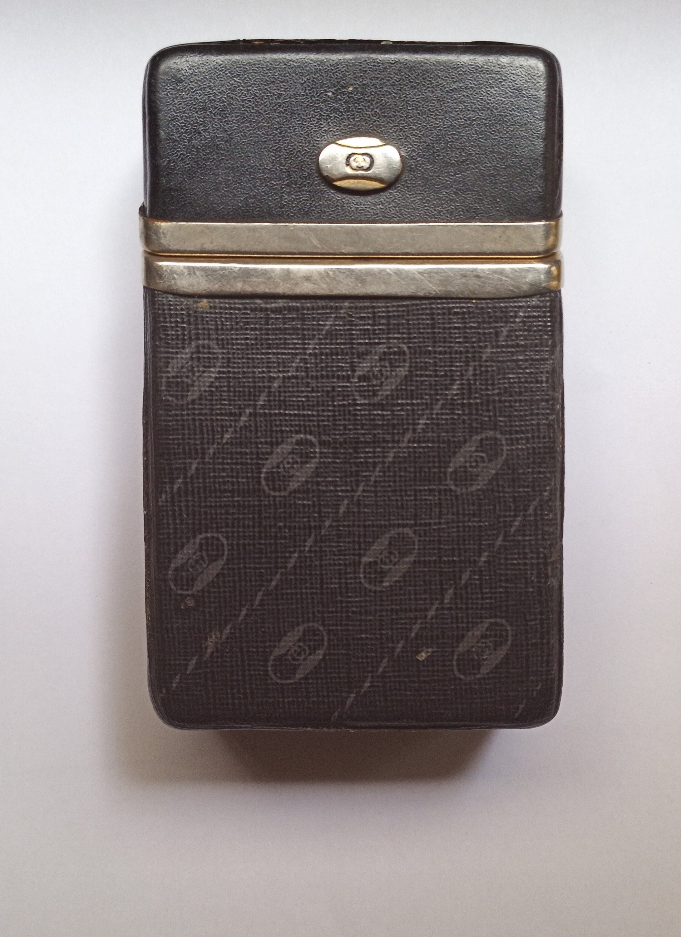 Louis Vuitton Nomad Cigarette Case Nomade Leather Noir Etui Cigarette  M85020 BF529134 for sale at auction from 26th April to 28th April