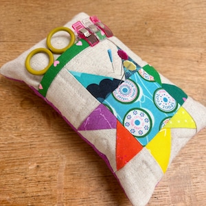 Wonky Star Patchwork Ficknåldyna - Digitalt Symönster - DIREKT NEDLADDNING | Nåldyna Syprojekt | Liten Quiltad Gåva att Skapa