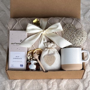 Elegant Women's Gift Basket: Great Gift Set with Cozy Blanket, Socks, Candle, and More! Perfect Self-Care Package for Her, for Any Occasion