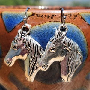 Boucles d&#39;oreilles tête de cheval - cowboy western - chevaux en argent - boucles d&#39;oreilles cheval - breloques équitation - cow-girl Boucles d&#39;oreilles faites main - boucles d&#39;oreilles à breloques