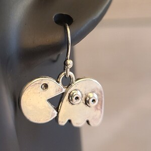 Pac man earrings - video game earrings - female gamer earrings - 80&#39;s earrings - retro earrings - pacman Handmade earrings - charm earrings