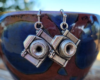 Camera earrings - photography earrings - vacation earrings - photographer gifts - silver cameras - photo earrings - sentimental earrings