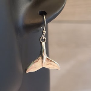 Wal Schwanz Ohrringe - Wal Ohrringe - Wal Ohrringe - Ozean Ohrringe - Strandleben - Strand Thema - Handgemachte Ohrringe - Charm Ohrringe